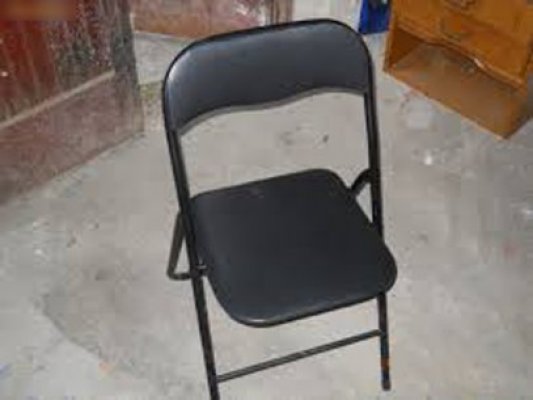 Cercetat pentru furtul unui scaun
